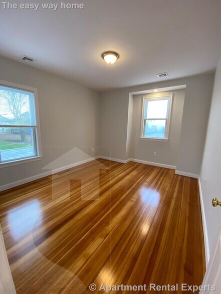 Building Photo - 10 Trapelo Rd