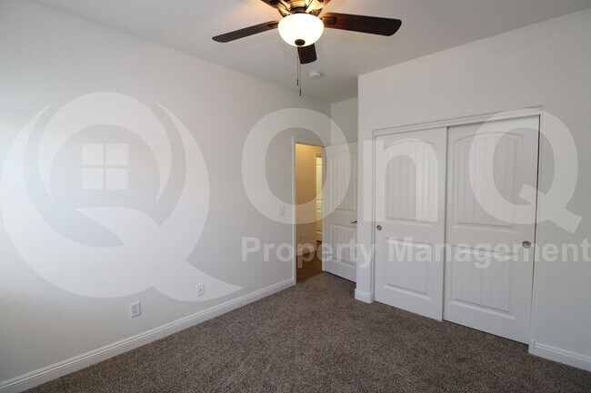 Building Photo - 1686 W Paisley Dr