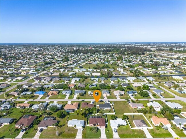 Building Photo - 810 SW 10th Pl