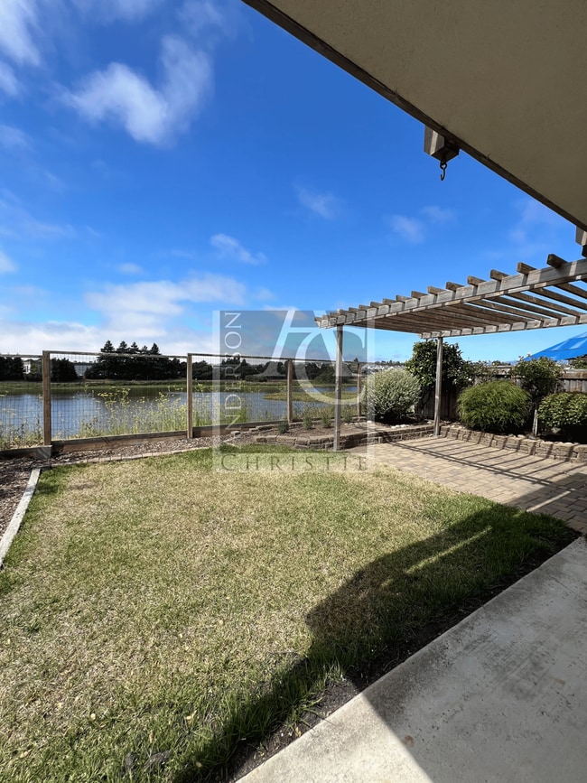 Building Photo - 4br in Bay Breeze Community