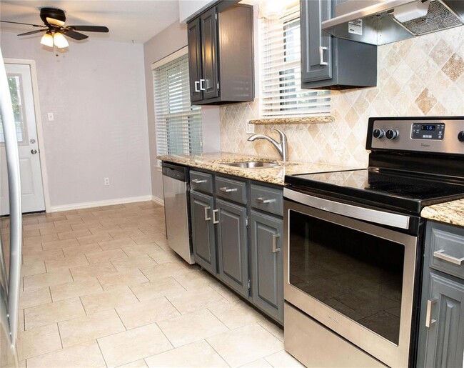 Building Photo - 1106 Lockridge-