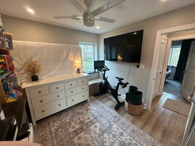 Building Photo - 15 Morton Ave