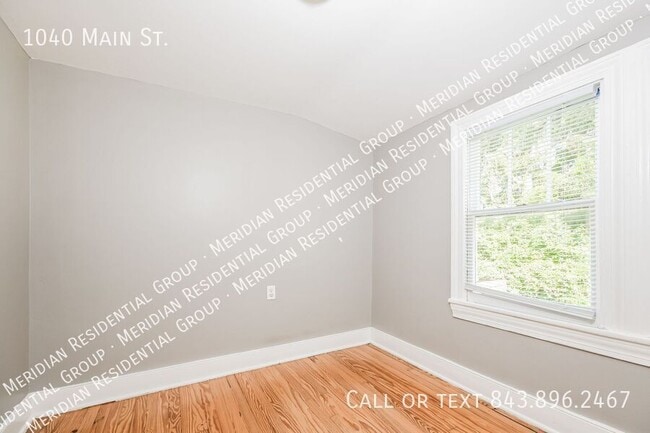 Building Photo - 1040 Main St