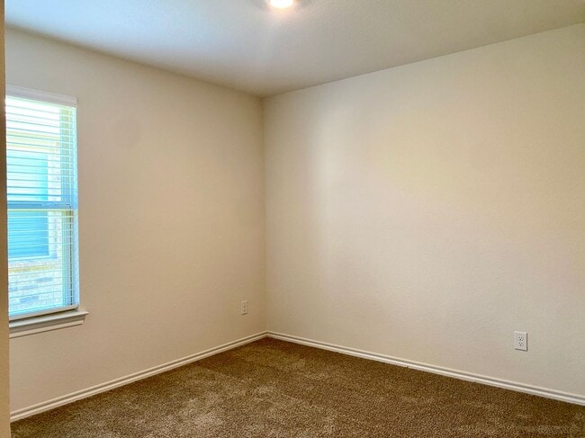 Building Photo - 5111 Knob Hl Dr