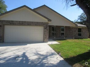 Building Photo - Nice 3/2 with Garage in Lampasas