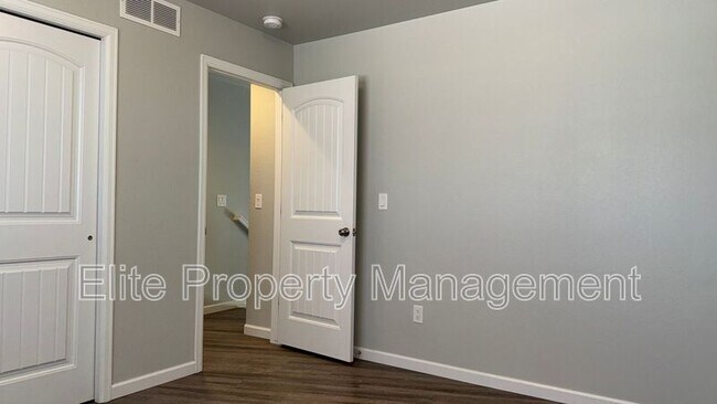 Building Photo - 3137 W 18th St