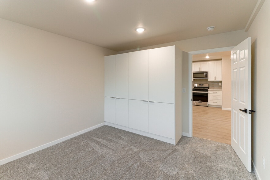 Building Photo - 8202 Mentra St