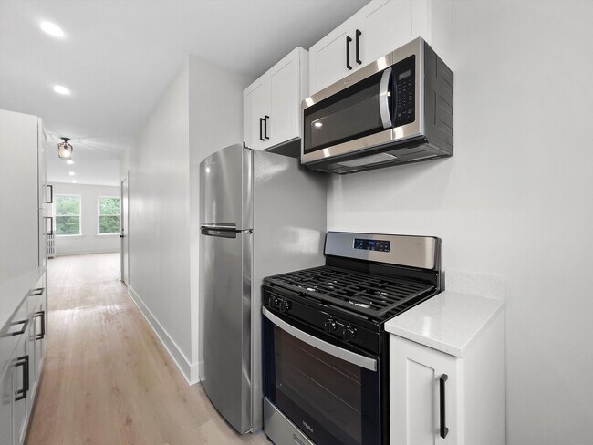 Building Photo - 3035 W Rosemont Ave