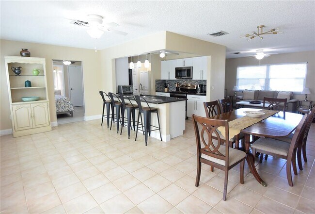 Building Photo - 170 Argus Rd