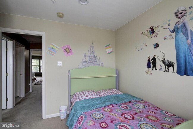Building Photo - 7055 Oak Grove Way