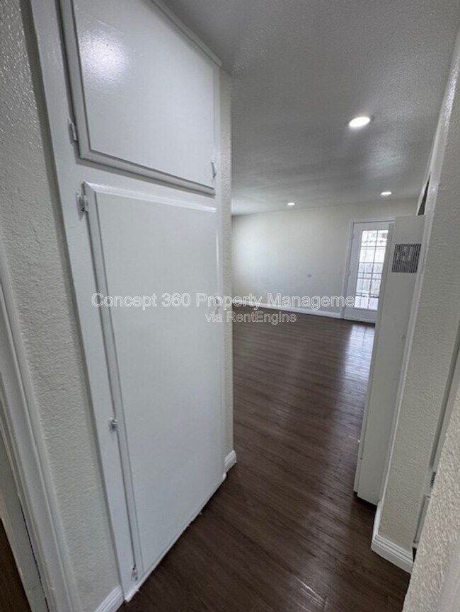 Building Photo - 2425 W Cameron St