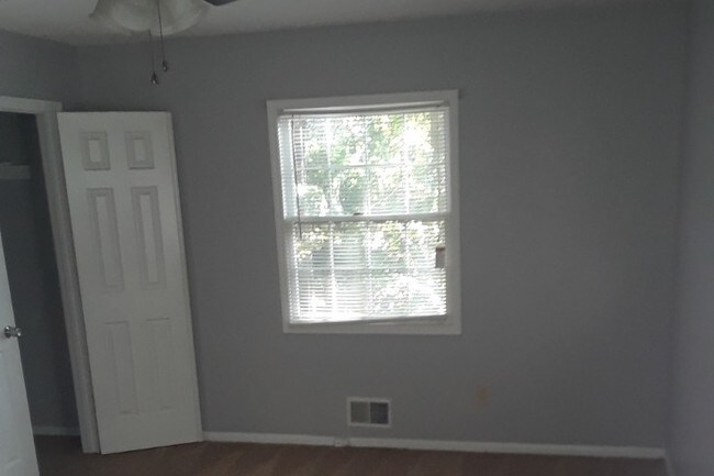 Building Photo - 205 Basswood Ct