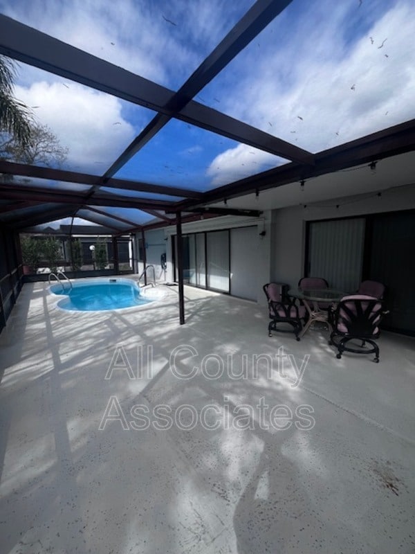 Building Photo - 8302 Matthew Dr