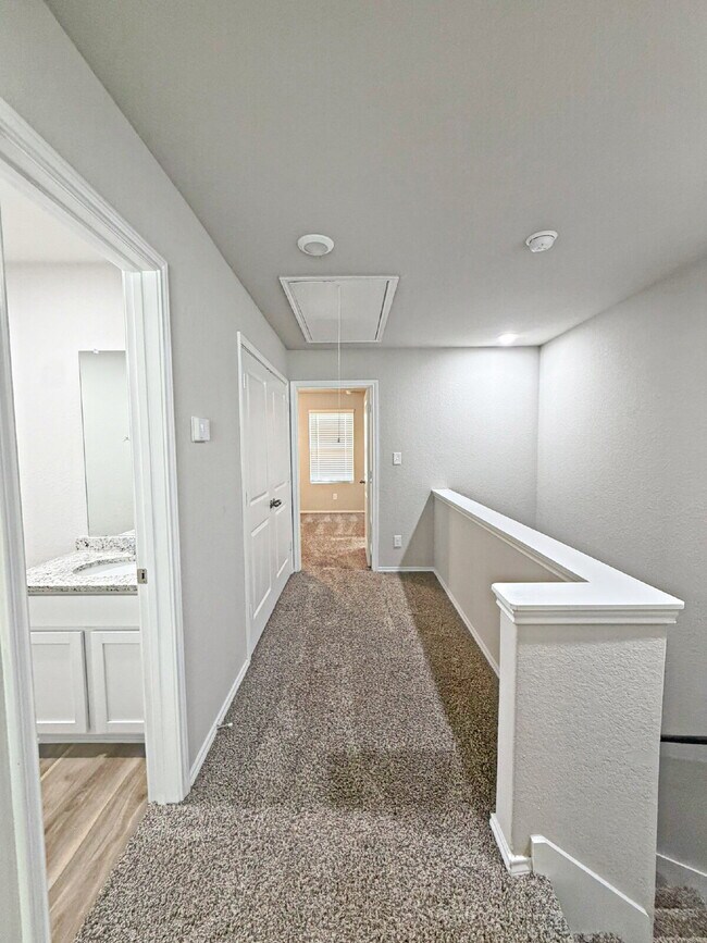 Building Photo - 258 Marigold Pl