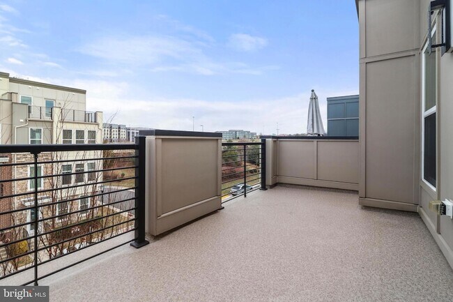 Building Photo - 14583 Lakestone Dr