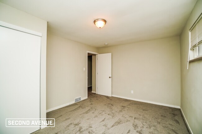 Building Photo - 273 Bramble St