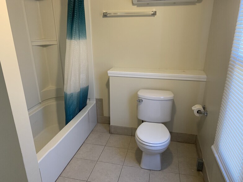 Building Photo - 1711 W Juniata St