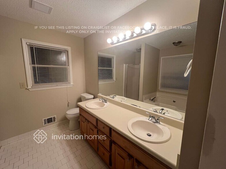 Building Photo - 2440 Sherrie Ln SW