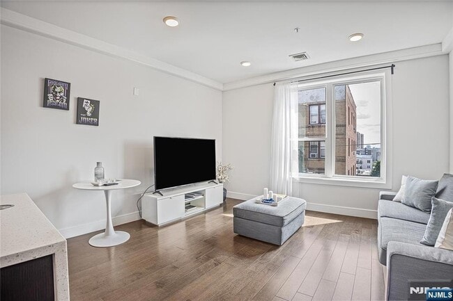 Building Photo - 6401 Park Ave