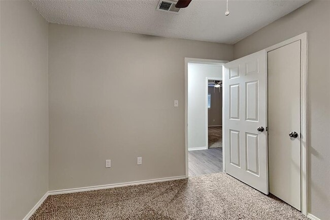 Building Photo - 3119 Park Garden Dr
