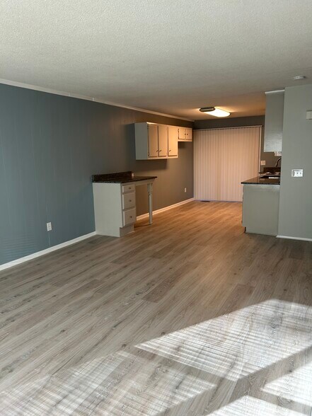 Building Photo - 33 Phillips Dr