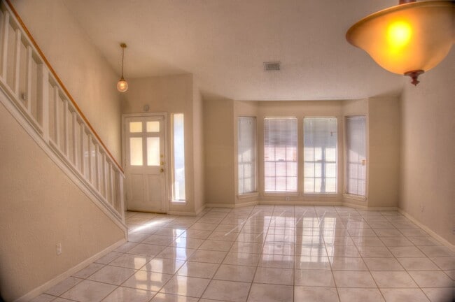 Building Photo - 15334 Oak Terrace Dr