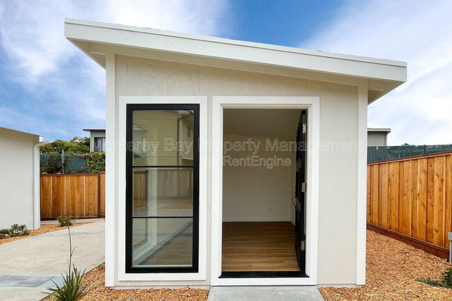 Building Photo - 829 Sea Palm Ave