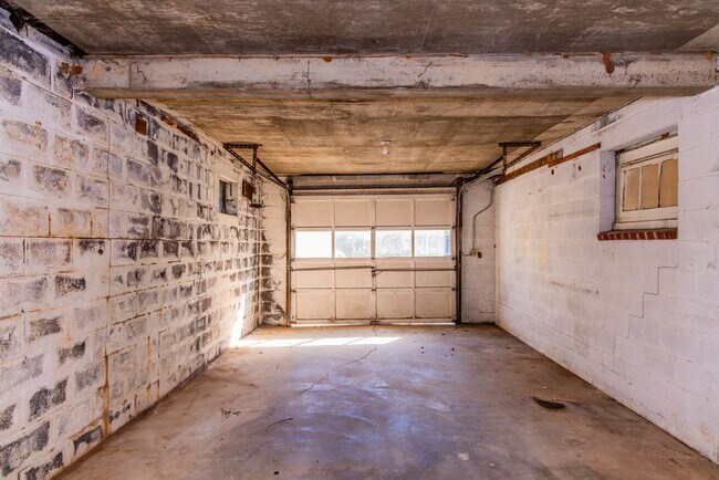 Building Photo - 700 Grove Ave