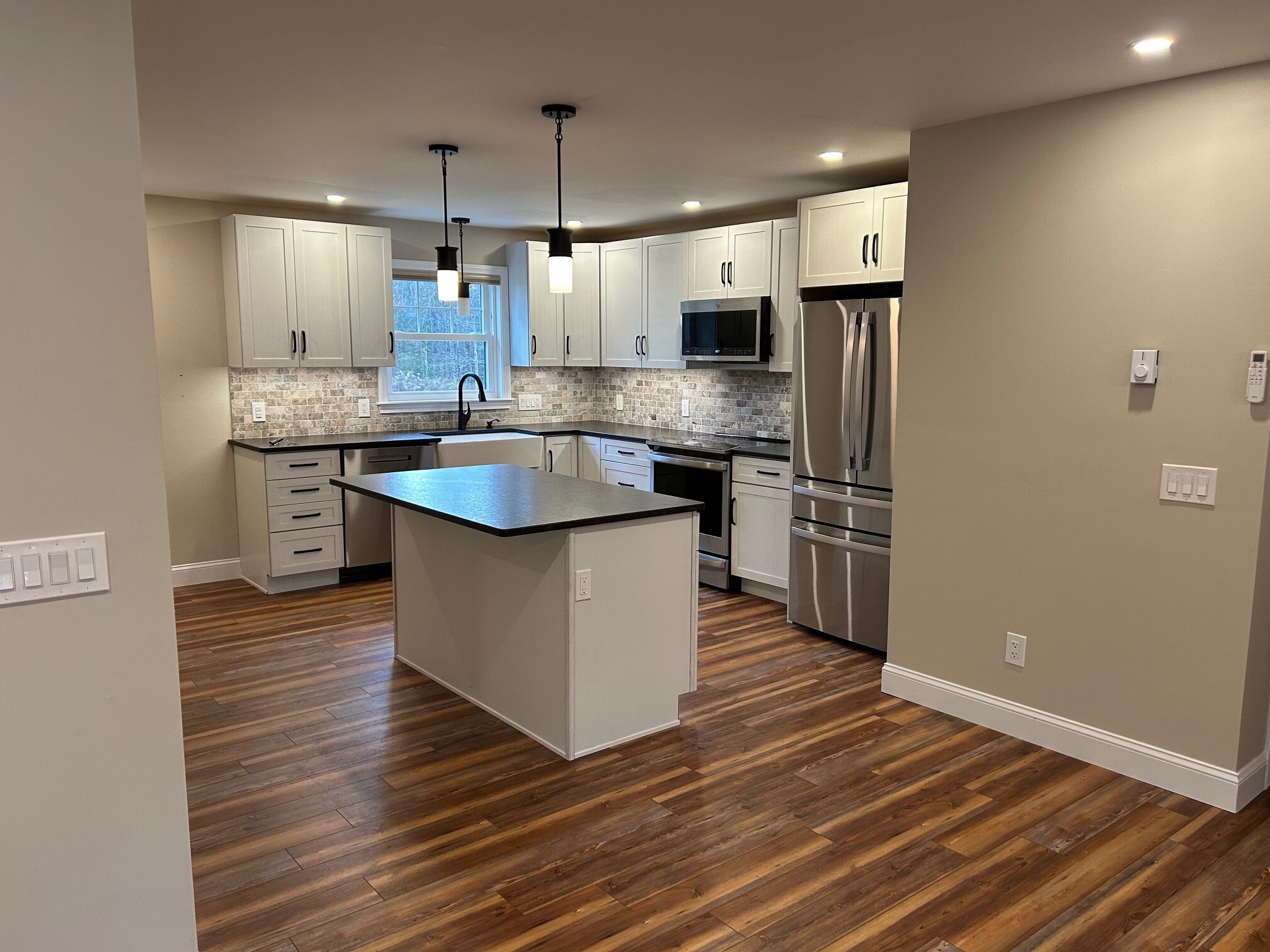 Building Photo - 393 Pleasant Valley Rd