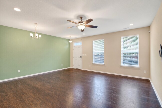 Building Photo - Beautiful 3-Bedroom Townhome in Hampton, VA | Available Sept 21