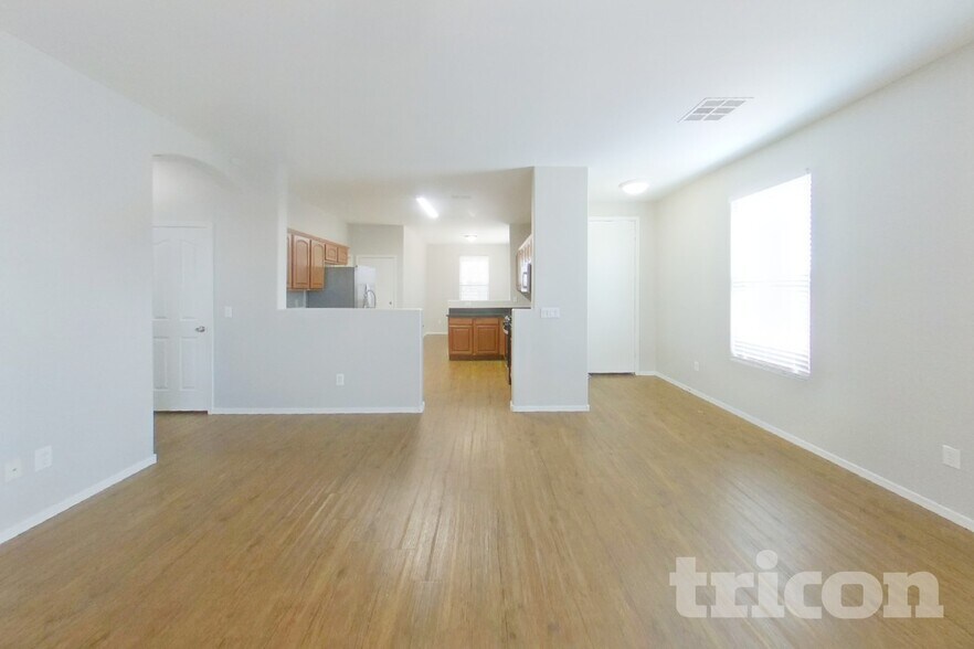 Building Photo - 36497 W Barcelona Ln