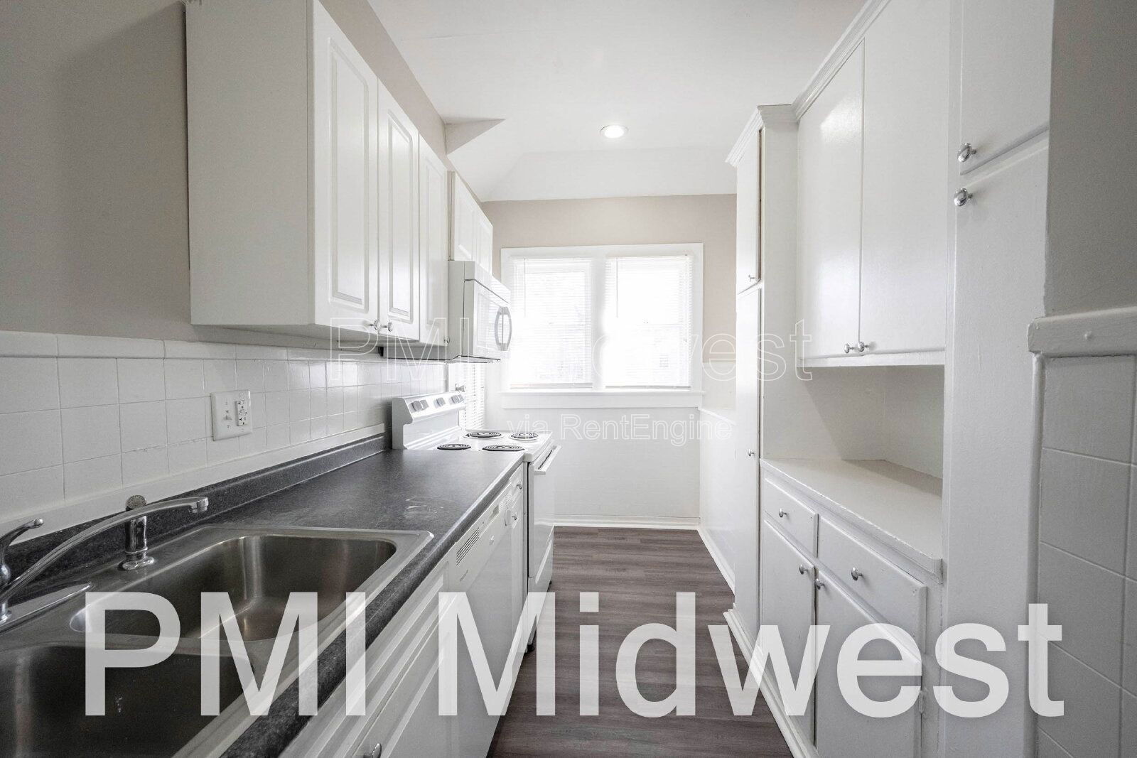 Building Photo - 125 E 17th St