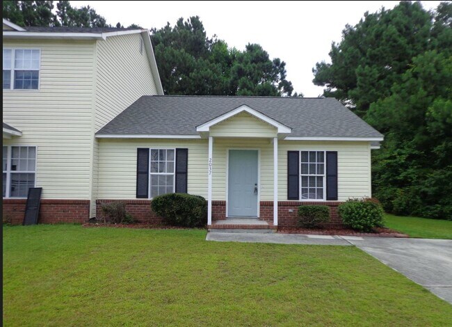 Primary Photo - Two Bedroom Two Full Bathroom End Unit Tow...