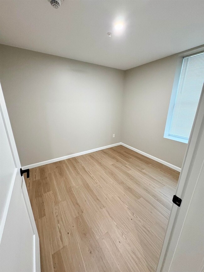 Building Photo - 15 Mountain Rd