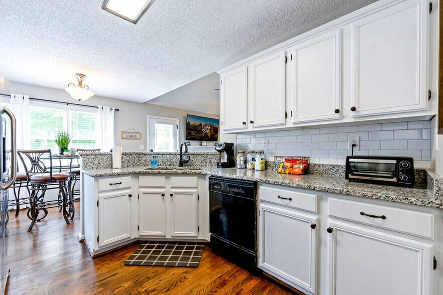 Building Photo - 13 Windfield Dr