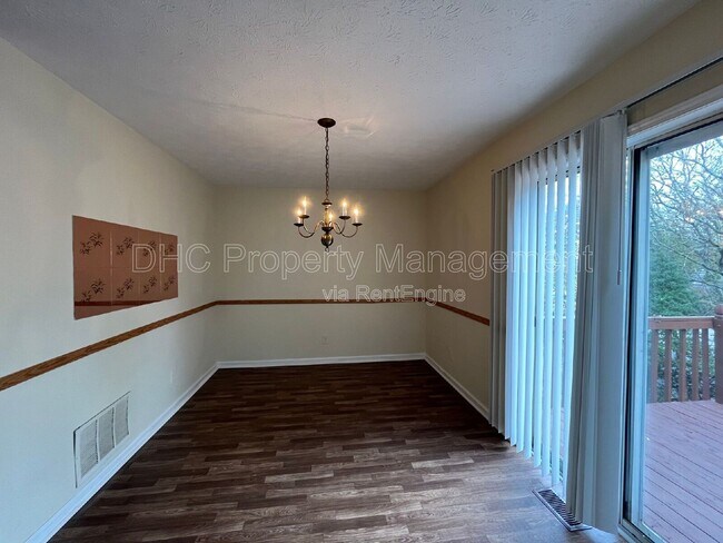 Building Photo - 1183 Red Oak Cove