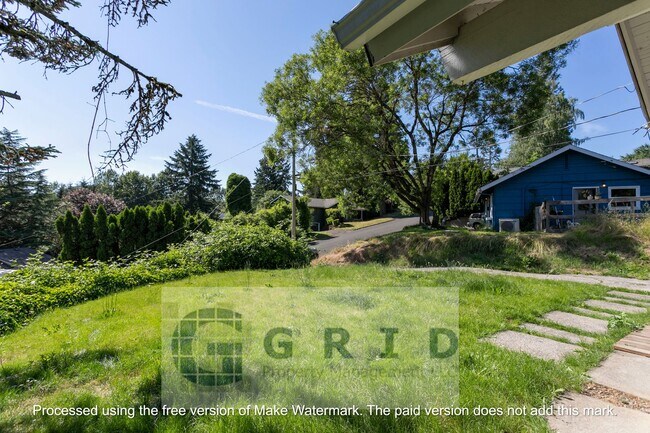 Building Photo - Charming 2 Bedroom Bungalow Available in NE Portland!