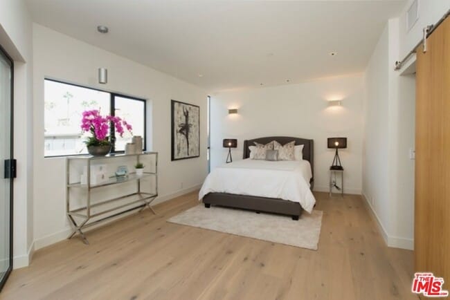 Building Photo - 6685 W Daychar Dr