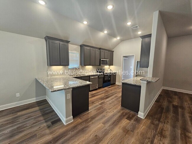 Building Photo - 2903 Tulip Dr