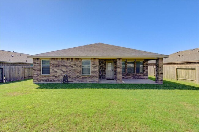 Building Photo - 9011 Hemlock Dr