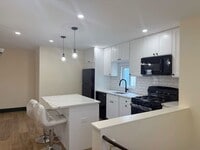 Building Photo - 130 Hubinger St