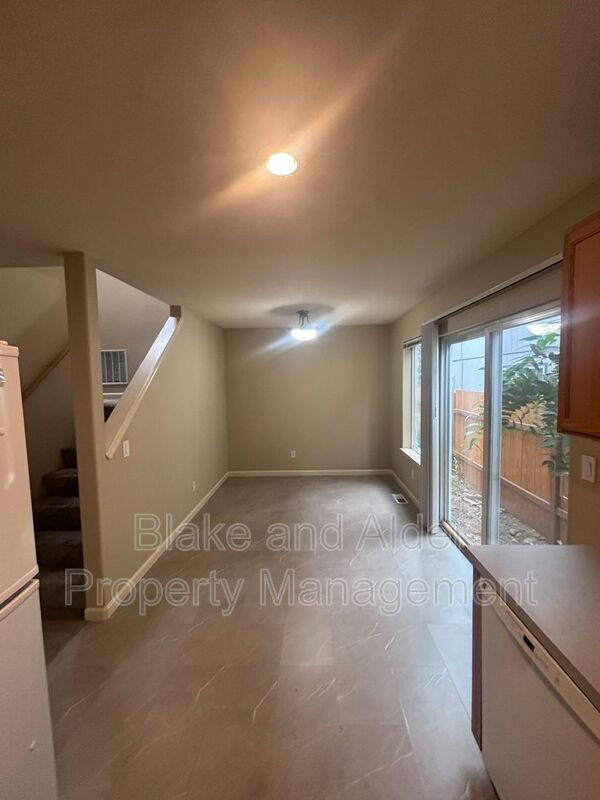 Building Photo - 7012 SE 72nd Ave