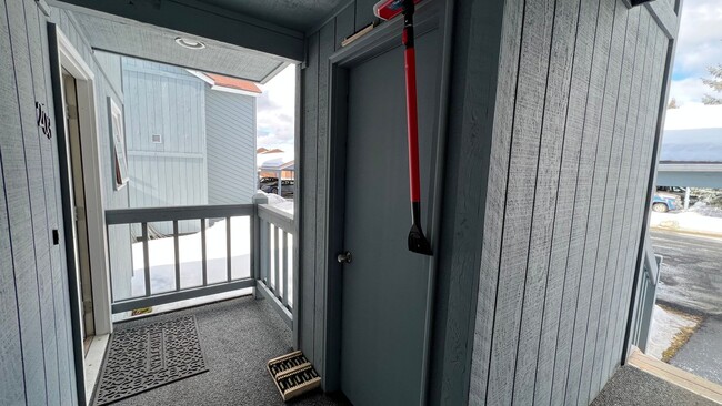Building Photo - Well maintained (1) bedroom, (1) bathroom ...