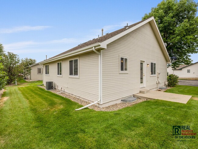 Building Photo - 4-Bed, 3-Bath Home - Maintenance-Free Living with Style!