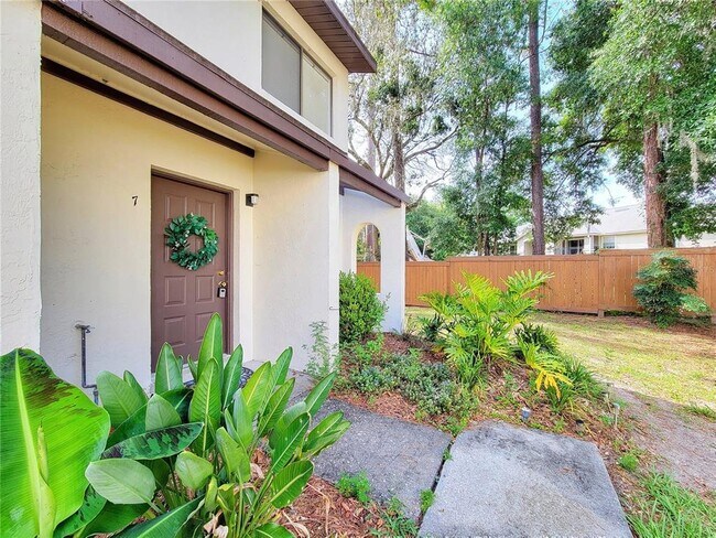 Building Photo - 2635 SW 35th Pl
