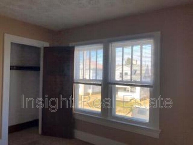 Building Photo - 38 E Maplewood Ave