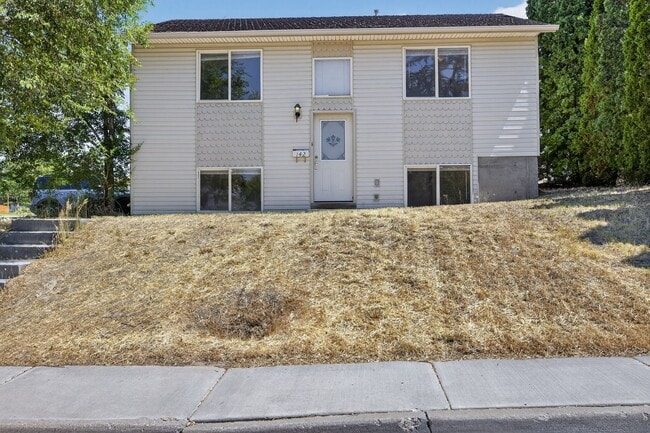 Building Photo - HUGE 6 bed 3 bath Home in Pocatello