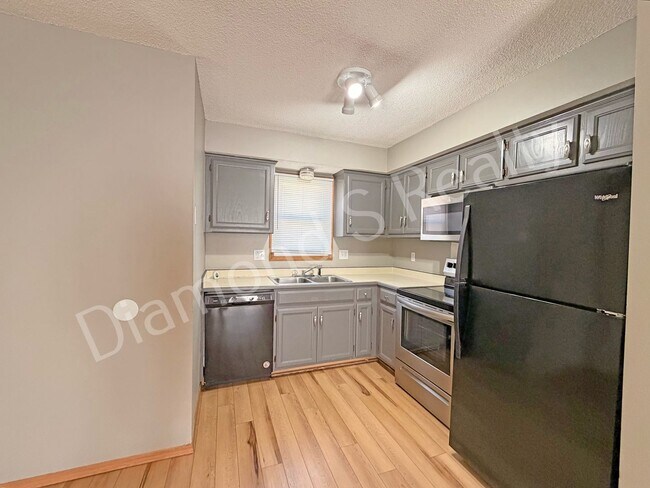 Building Photo - 1505 W Rainey St