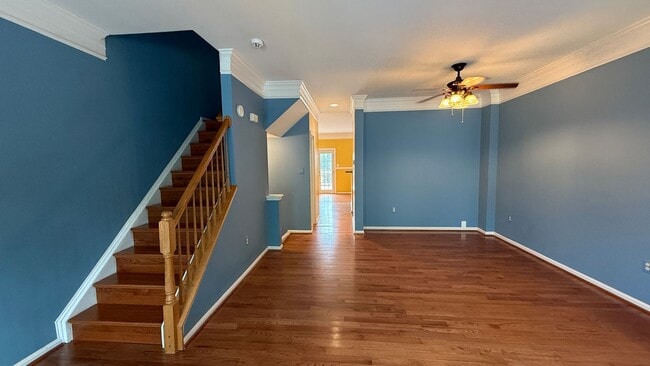 Building Photo - Glen Oaks Townhouse