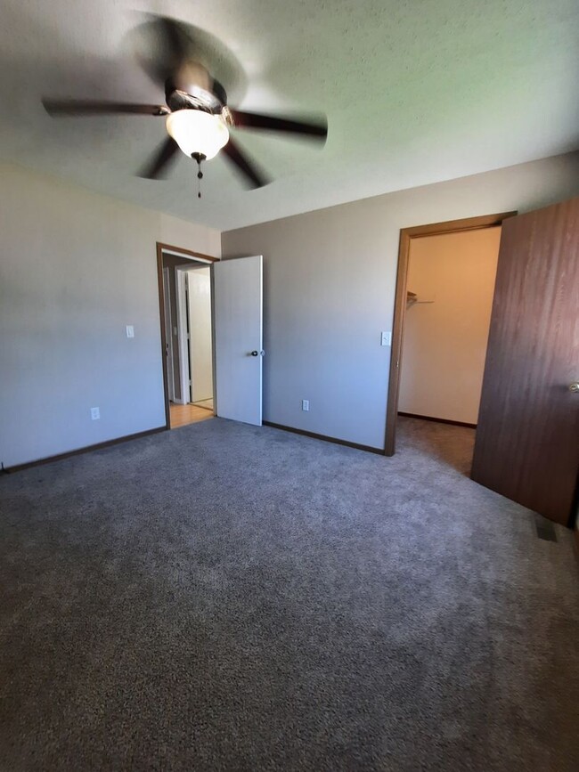 Building Photo - 4 BED | 2 BATH | HOME | RAPID VALLEY